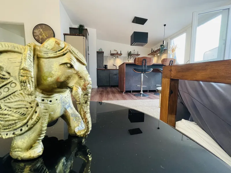 Dreamily Refurbished and Furnished 4-Room Roof Apartment for Temporary Rental (5 Years) — photo 1